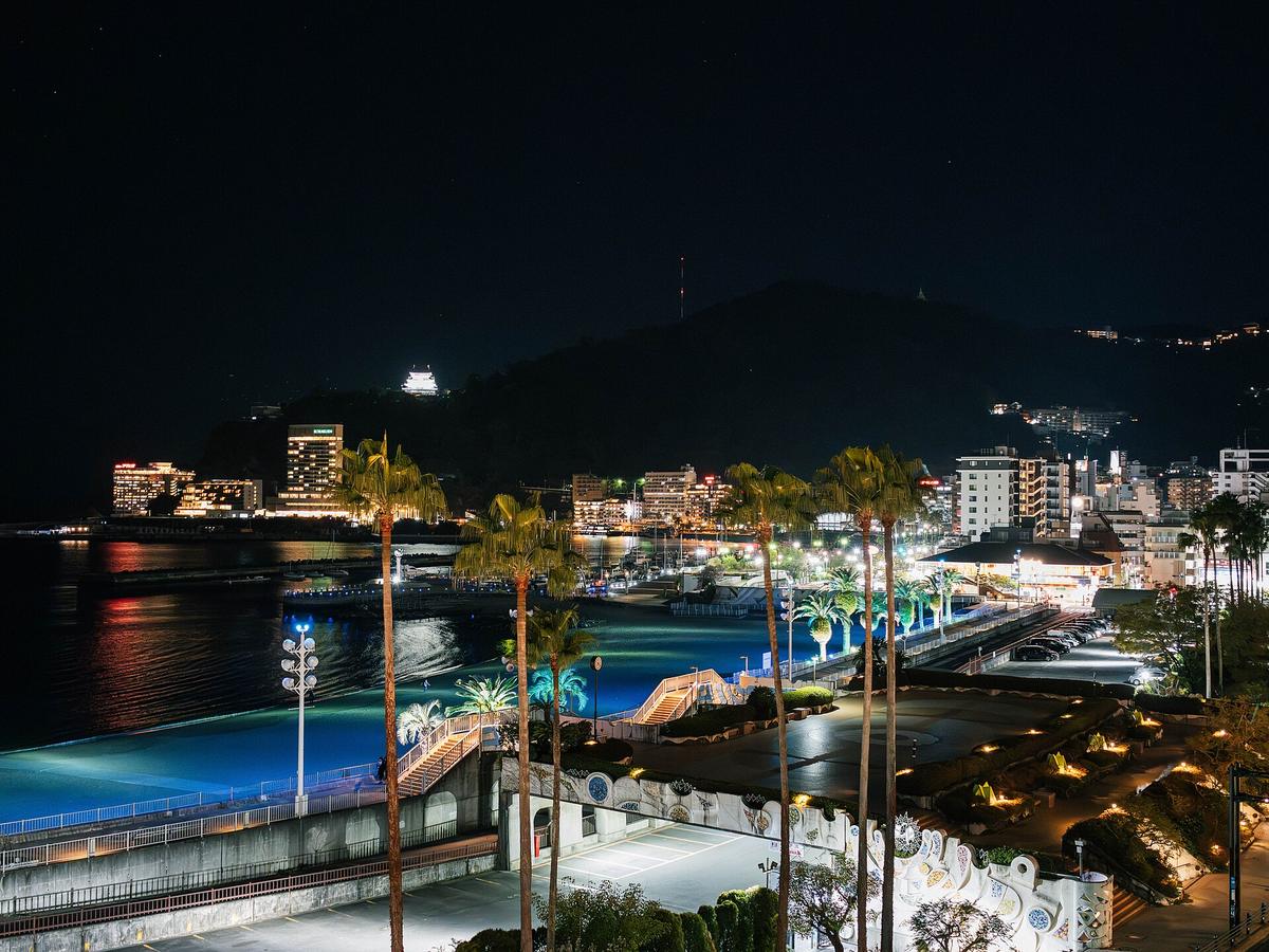 夜の熱海サンビーチ