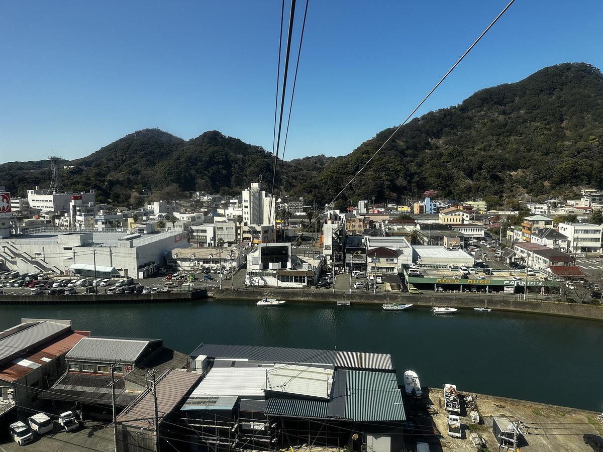 寝姿山ロープウェイからの下田の街並み