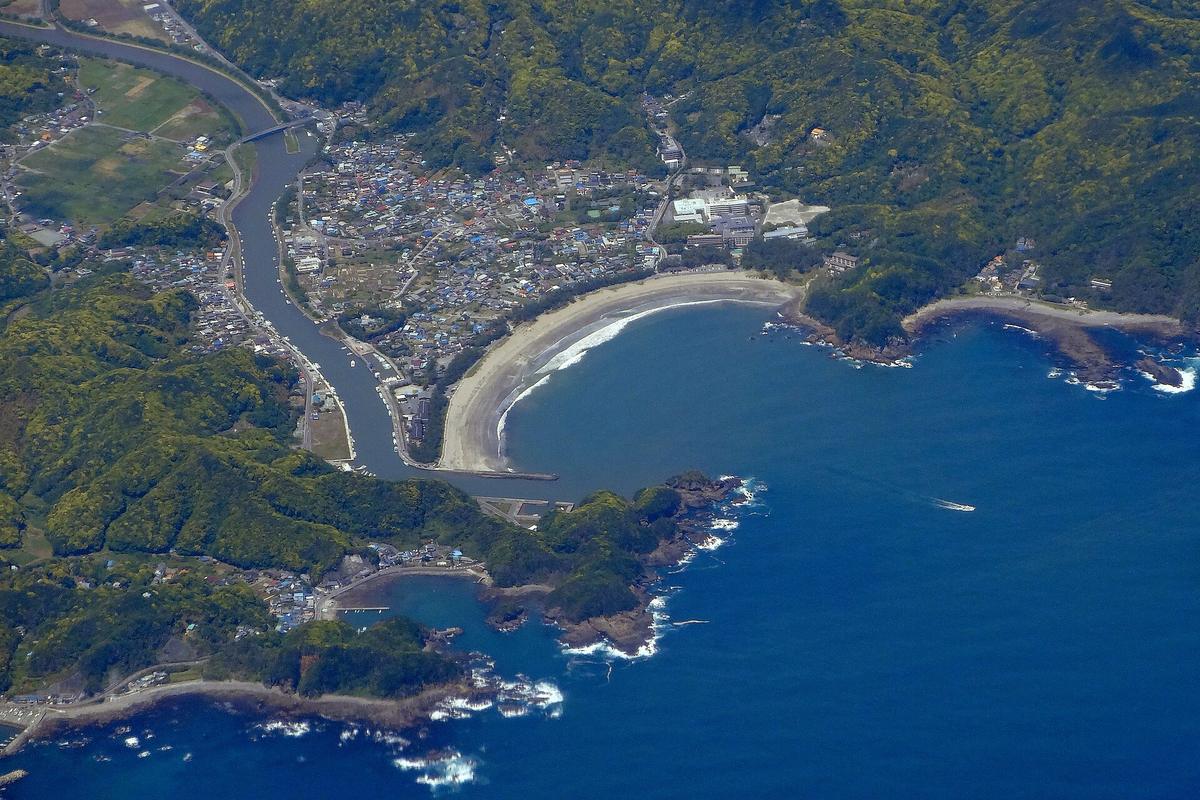 弓ヶ浜の弧を描く砂浜